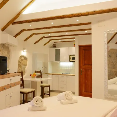 아파트 Veli Varos Old Town Deluxe Centre *