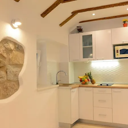 Veli Varos Old Town Deluxe Apartment City Centre Apartment