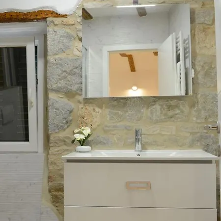 Veli Varos Old Town Deluxe Centre