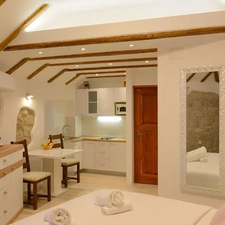 Old Town - Double Bed 180&200 * Спліт